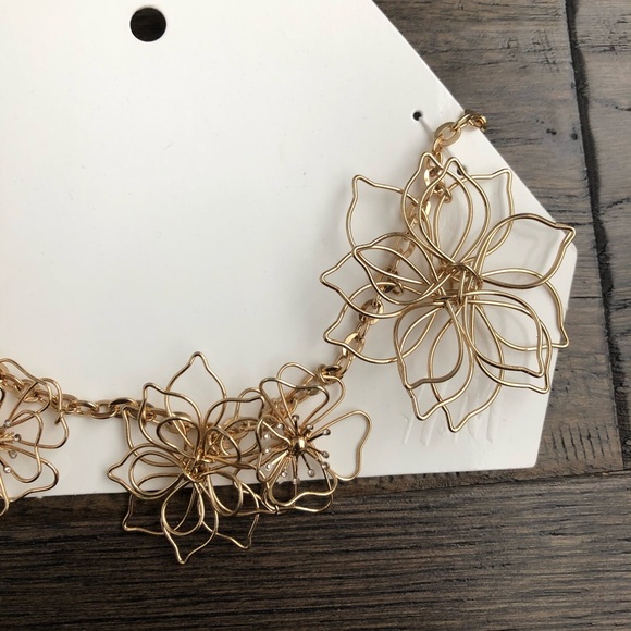 H&M Gold Floral Statement Necklace - Picture 5 of 5